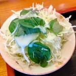 Yamagataya - 【2020.12.6(日)】小かつ丼セット(ざるそば)1,100円の野菜サラダ