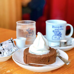 コメダ珈琲店 - クロネージュとコメダブレンド。