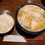 RAMEN 風見鶏 - 濃厚醤油、ランチライス