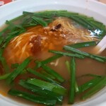 中国料理 九龍居 - 台湾ラーメン。ニラが多め。しかも辛い。汗が止まらん☀️ひき肉が少なかった