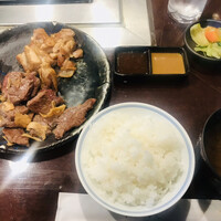 ステーキハウス松波 - 茶碗のご飯としじみのお味噌汁