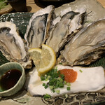魚酔 - 生牡蠣！大振りだけど濃厚。ミルキー