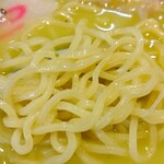 辛さ一本道 路山 - 青南蛮塩豚骨の麺アップ ぷりぷりの好みのの茹で加減でスープもよく絡み旨い!