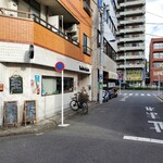 Rakuretto Rakuretto - 外観風景。奧にある道路は東本通。