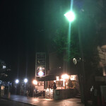 タパス＆タパス - この日の店舗遠景　午後６時半頃