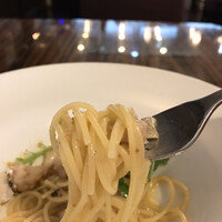 エビスエスクラッシコ - 週末特製ランチコース２９７９円。タラとカラスミのペペロンチーノ。キチンとアルデンテに仕上げた、とても美味しいパスタです（╹◡╹）