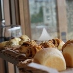 ハレイロ - パンはテイクアウトでも販売しています。