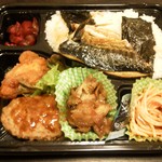 京香 - 人気盛合せ弁当（880円）