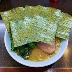 横浜家系ラーメン 作田家 - ラーメン730円麺硬め。海苔増し120円。