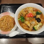 Rou Gai Rou - カキのオイスターソースと野菜のラーメンと半炒飯セット930円