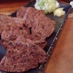 もつ焼 まるい - 2012.8 牛レバスライス焼（780円）悪法のせいでレバーの魅力は失われました