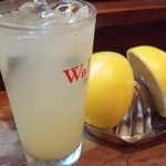 もつ焼 まるい - 2012.8 グレープハイ（400円）生搾りグレープフルーツは果実が素晴らしく良質です