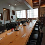 乙蕎麦 - 清潔な店内  奥に椅子テーブル席も有りますよ