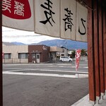 乙蕎麦 - 今日は店内側から外を見てみました