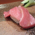 天寿し - 鮪(塩釜)醤油