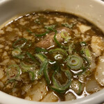 Ganko Men - 淡麗トロ肉魚介醤油つけ麺 1,100円 (つけ汁)