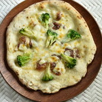 anchovy and garlic pizza