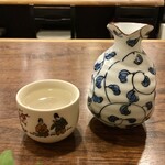 うまい料理こだわり焼酎　瑞穂 - 日本酒「超辛」白鹿。熱燗で１合。480円也。