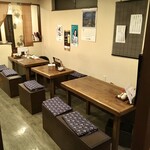 うまい料理こだわり焼酎　瑞穂 - テーブル席の様子。