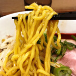 拉麺大公 - 【限定】海老味噌ラーメン(オマール海老＆ワタリガニ)、麺リフトアップ