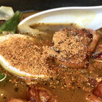 CoCo壱番屋 - なんかスパイスの瓶貰っていたから大量にとび辛もぶっかけてみた。