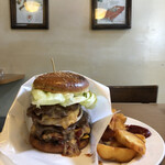 ベーカーバウンス - 『チャックアイビーフチーズバーガー￥1600』