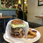 ベーカーバウンス - 『チャックアイビーフチーズバーガー￥1600』