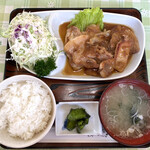 食堂大和 - 三恵豚定食（生姜焼）上 200ｇ （1690円）
      おかわりライス（220円）