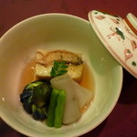 熱海荘 - 炊合せ：鰻豆腐　茶筅小茄子　白芋茎　隠元　木ノ芽