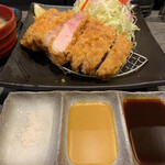 とんかつ 大喜 - ロースとんかつとソース