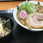 俺の中華 たなか家 - 料理写真:煮干し中華+まかない飯