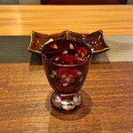 中華蕎麦 沙羅善 - 食前ジュース（白葡萄のスパークリングジュース → 翌日から店主お手製の赤紫蘇ジュース）