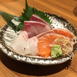 居酒家 くらと - 刺身3種盛り、これも切身のあつみが嬉しい！