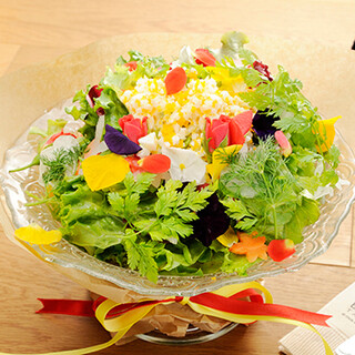 Enjoy our gorgeous bouquet salad and carefully selected gratin