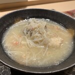 すし昇 - クエ唐揚げと生アワビ　ズワイ蟹の薄葛餡かけ