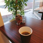 伊吹珈琲豆店 - 店内のソファでいただきました