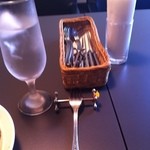 Di-Shiner - 喫茶店風ですが、テーブルごとにナイフもセットされています