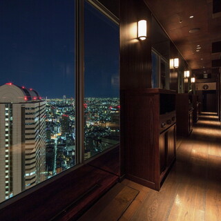 【人気の個室】非日常感を演出する、新宿の夜景が見渡せる個室