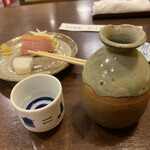 Teuchi Soba Ishioka - 弥右衛門。純米。熱燗。福島県の酒米、夢の香を60％まで精米した純米辛口。辛口で食事にもよく合い、燗で最高な逸品。
      