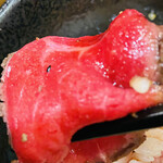 肉タレ屋 - ローストビーフで白ご飯を包む♡