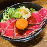 肉タレ屋 - ローストビーフ丼の小を頼んだよ