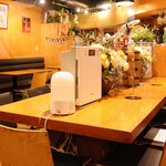 イタリアンカジュアルダイニング何駄感駄 - 内観　テーブル