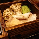 Hachi gotei - 鯛と秋野菜のせいろ蒸し