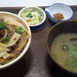 すき家 - 食べラー・メンマ牛丼(大盛)、しじみ汁、お新香セット