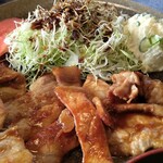 見晴屋 - そうそうポテサラも美味しかった。「きょうはポテサラ食べてお味噌汁を吸いに来たんだ！」そんな風に考えれば満足できるかも。ものは考えようだ。う~ん違う！ポテサラとお味噌汁で¥1050-ってあり得ない