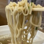 煮干らーめん 紫乱  - いつものぱっつんぱっつん麺ではなく柔らかい麺でした