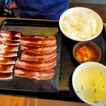 特急焼肉 せいざん - 牛豚カルビ　ランチセット ¥980