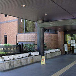 スガキヤ - 鶴舞図書館
