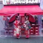 Asakusa Sakaba Okamoto - 綺麗な着物を着た浅草美人！！店前にて！！