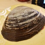 回転寿し トリトン - ほっきの貝殻。